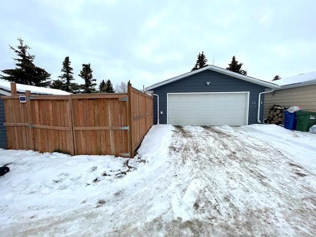 22 Wishart Street, House detached with 4 bedrooms, 2 bathrooms and 2 parking in Red Deer County AB | Image 33