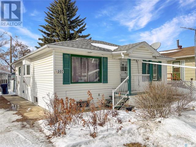 107 Main Street, House detached with 3 bedrooms, 2 bathrooms and null parking in Borden SK | Image 2