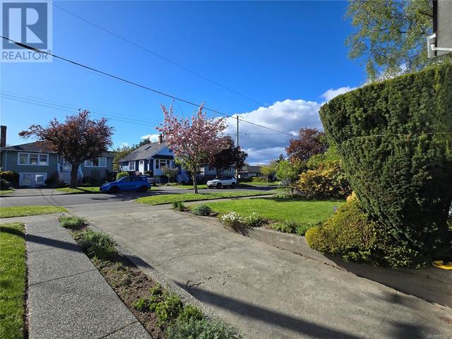 147 Howe St, House detached with 4 bedrooms, 2 bathrooms and 1 parking in Victoria BC | Image 42
