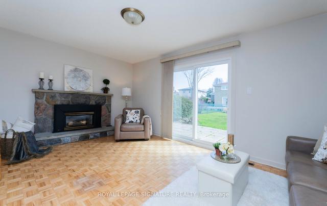 17 Pebblehill Sq, House detached with 3 bedrooms, 2 bathrooms and 4 parking in Toronto ON | Image 7