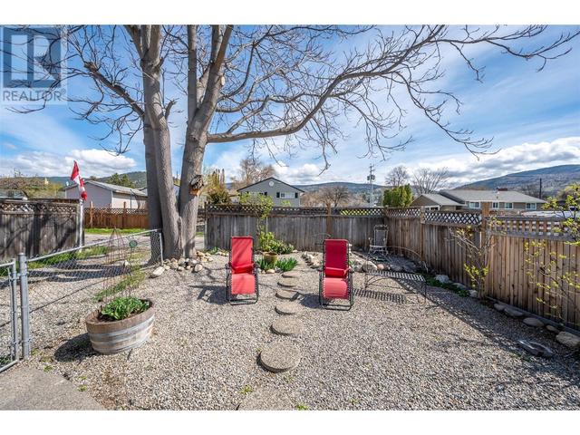 1298 Government Street, House detached with 3 bedrooms, 1 bathrooms and 1 parking in Penticton BC | Image 36