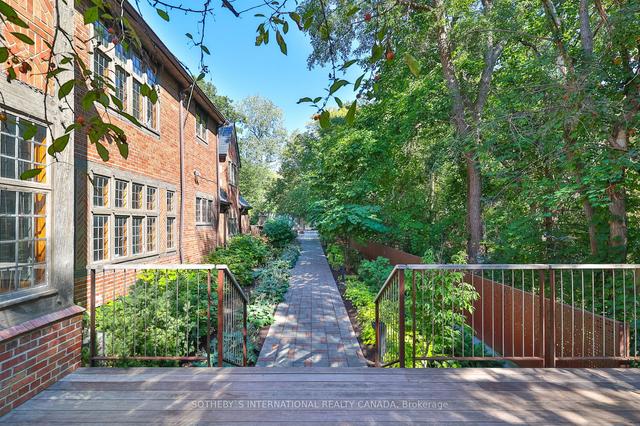 372 Old Yonge St, House detached with 8 bedrooms, 10 bathrooms and 15 parking in Toronto ON | Image 3