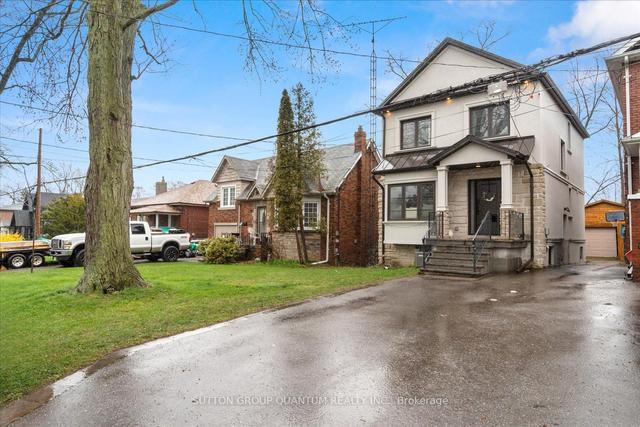 32 Arcadian Circ, House detached with 3 bedrooms, 4 bathrooms and 2 parking in Toronto ON | Image 23