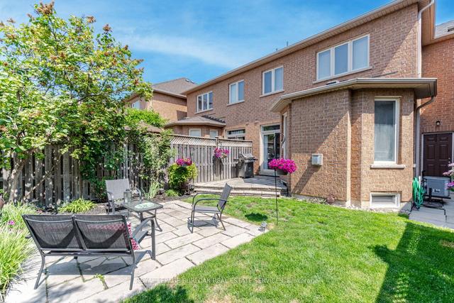 3353 Hayhurst Cres, House attached with 3 bedrooms, 3 bathrooms and 3 parking in Oakville ON | Image 35