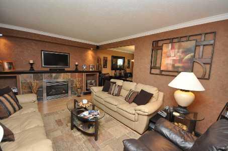 3635 Walnut Grove Rd, House detached with 2 bedrooms, 2 bathrooms and 12 parking in Mississauga ON | Image 2