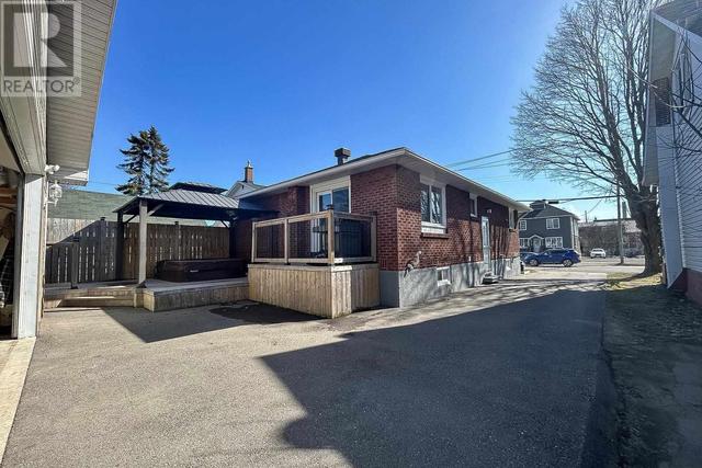 512 Douglas St, House detached with 2 bedrooms, 2 bathrooms and null parking in Sault Ste. Marie ON | Image 41