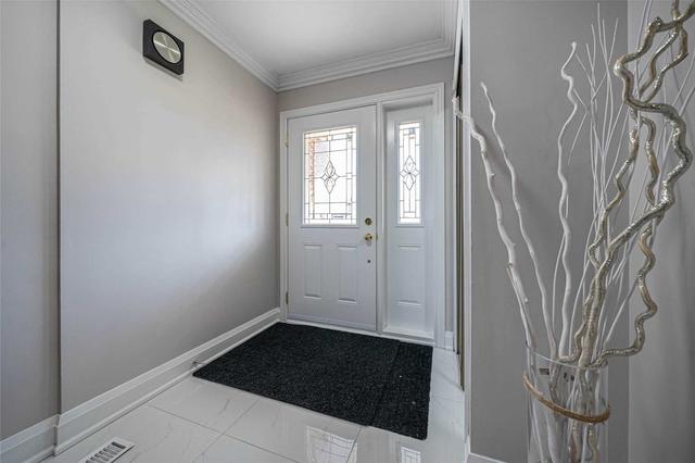 74 Deerbrook Tr, House detached with 5 bedrooms, 3 bathrooms and 4 parking in Toronto ON | Image 12