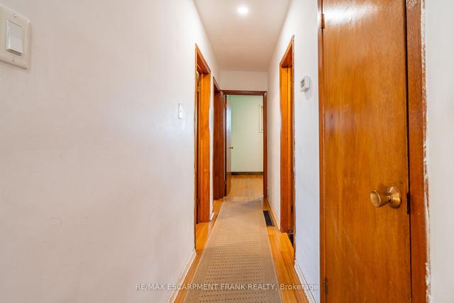 173 Ridge St, House detached with 3 bedrooms, 2 bathrooms and 3 parking in Hamilton ON | Image 8