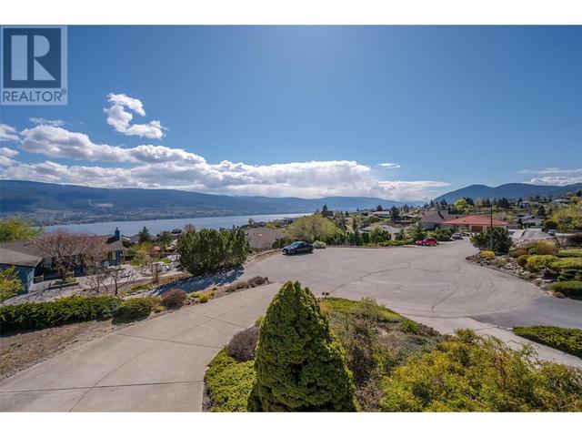 6408 Harrison Heights, House detached with 4 bedrooms, 3 bathrooms and 2 parking in Summerland BC | Image 3