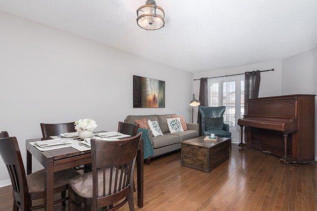 80 Berwick Cres, House attached with 3 bedrooms, 3 bathrooms and 2 parking in Richmond Hill ON | Image 4