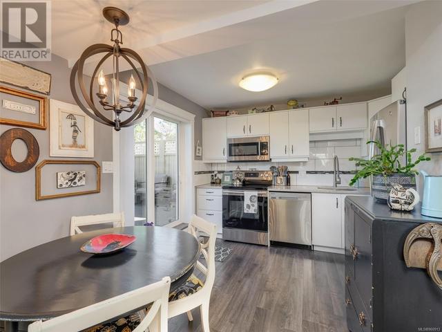 2719 Asquith St, House attached with 2 bedrooms, 1 bathrooms and 1 parking in Victoria BC | Image 8