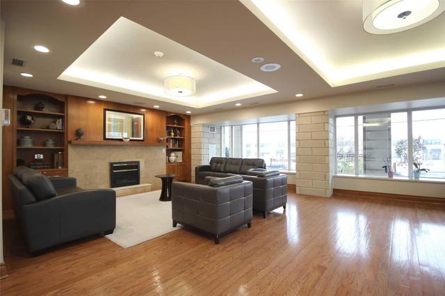 206 - 2500 Rutherford Rd, Condo with 2 bedrooms, 2 bathrooms and 1 parking in Vaughan ON | Image 3