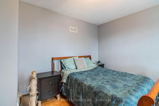17 Wadsworth Blvd, House detached with 3 bedrooms, 2 bathrooms and 3 parking in Toronto ON | Image 15