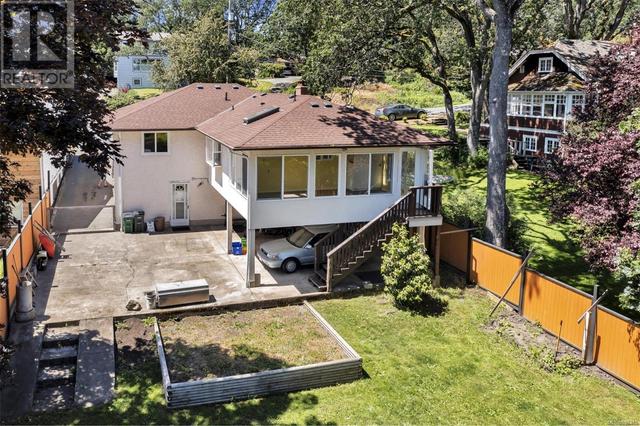 3461 Doncaster Dr, House detached with 5 bedrooms, 2 bathrooms and 4 parking in Saanich BC | Image 1