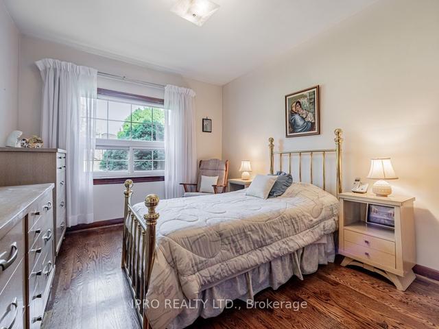 3 Faircrest Circ, House detached with 3 bedrooms, 2 bathrooms and 6 parking in Toronto ON | Image 5