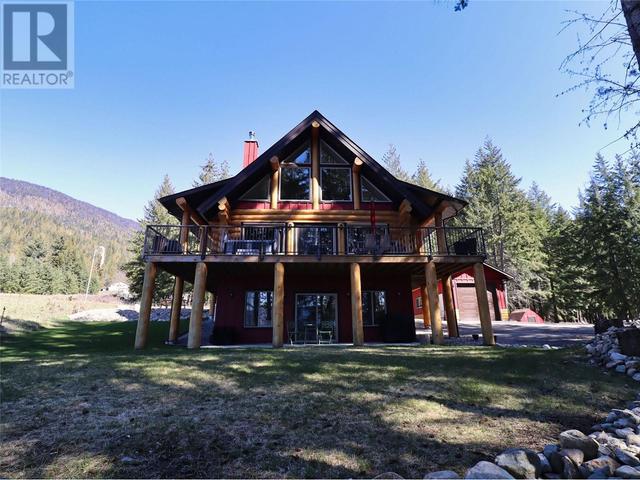 2589 Airstrip Road, House detached with 3 bedrooms, 3 bathrooms and 2 parking in Columbia Shuswap F BC | Image 51