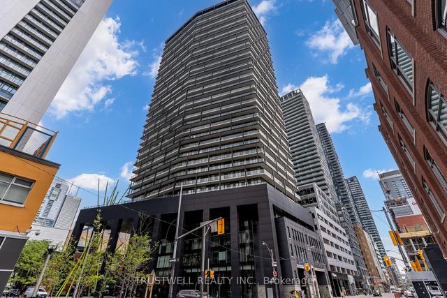1009 - 125 Peter St, Condo with 2 bedrooms, 1 bathrooms and 1 parking in Toronto ON | Image 1