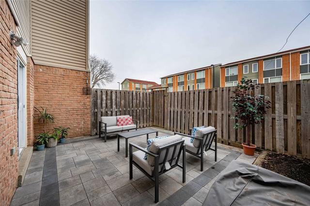 82 Enmount Dr, Townhouse with 3 bedrooms, 2 bathrooms and 2 parking in Brampton ON | Image 25