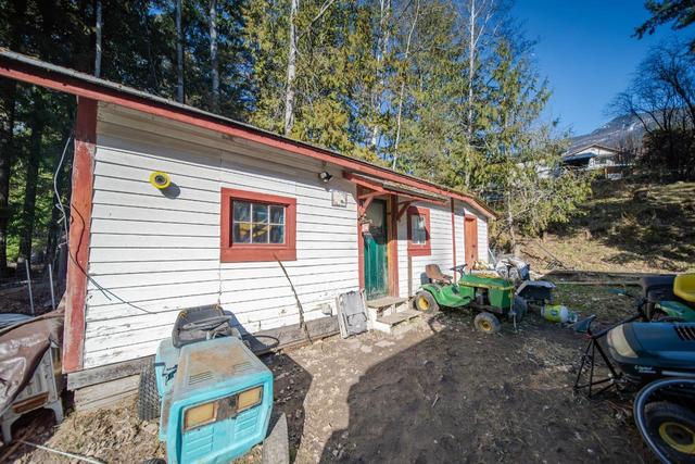 1766 Riondel Road N, House detached with 3 bedrooms, 2 bathrooms and null parking in Central Kootenay A BC | Image 95