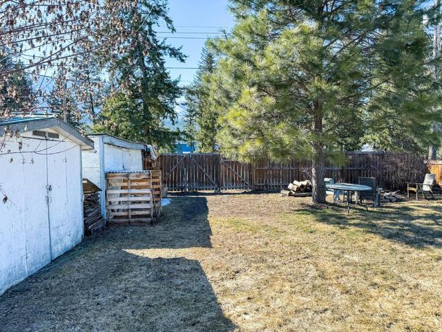 1221 Alexander Drive, House detached with 3 bedrooms, 2 bathrooms and null parking in Golden BC | Image 14