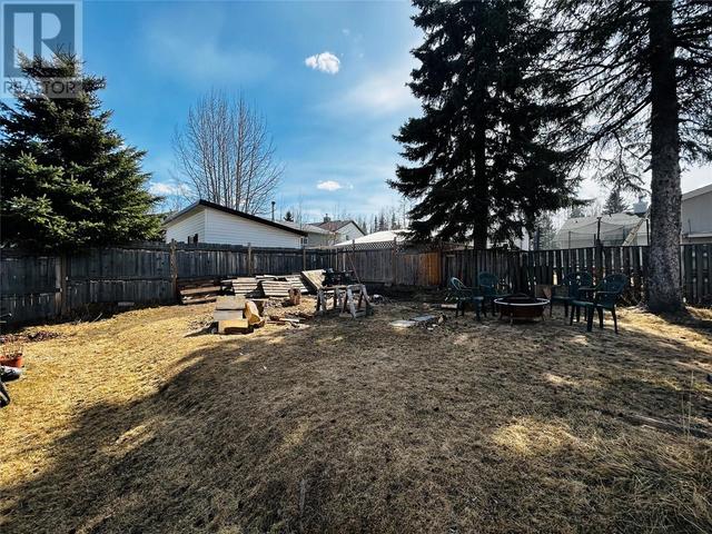 72 Sukunka Place, House detached with 4 bedrooms, 2 bathrooms and null parking in Tumbler Ridge BC | Image 12