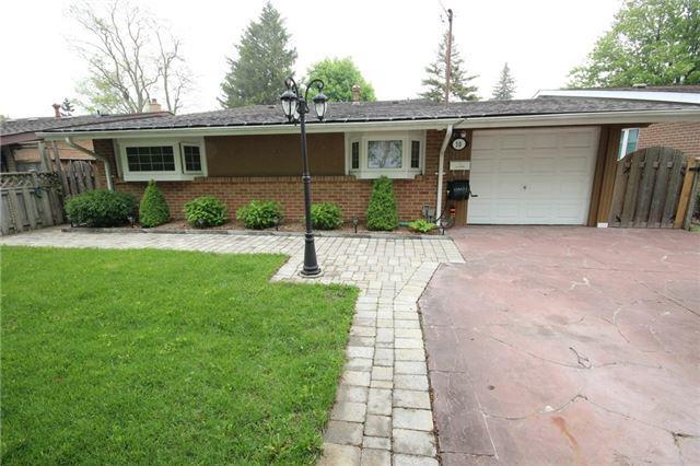 30 Highbrook Dr, House detached with 3 bedrooms, 2 bathrooms and 3 parking in Toronto ON | Image 1