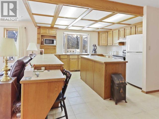 285 Grizzly Crescent, House detached with 4 bedrooms, 3 bathrooms and 2 parking in Canmore AB | Image 4