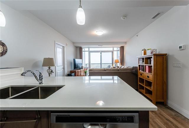 339 - 1 Redfern Avenue, Condo with 2 bedrooms, 2 bathrooms and 1 parking in Hamilton ON | Image 6