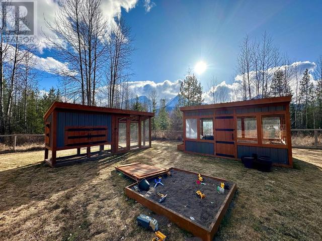 5779 Raceway Road, House detached with 4 bedrooms, 3 bathrooms and null parking in Bulkley Nechako A BC | Image 15