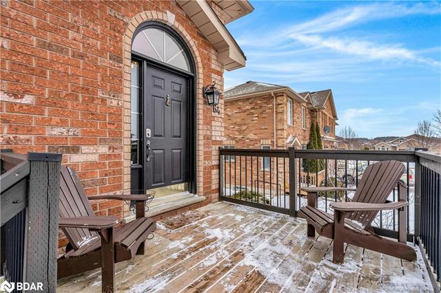 64 Logan Court, House semidetached with 3 bedrooms, 2 bathrooms and 6 parking in Barrie ON | Image 3