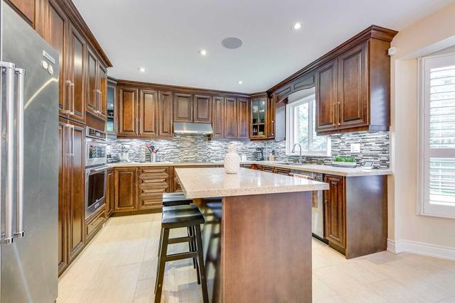 326 Northwood Dr, House detached with 4 bedrooms, 4 bathrooms and 6 parking in Oakville ON | Image 4