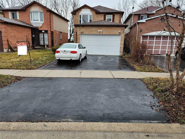 1659 Portland Crt, House detached with 3 bedrooms, 3 bathrooms and 4 parking in Pickering ON | Card Image