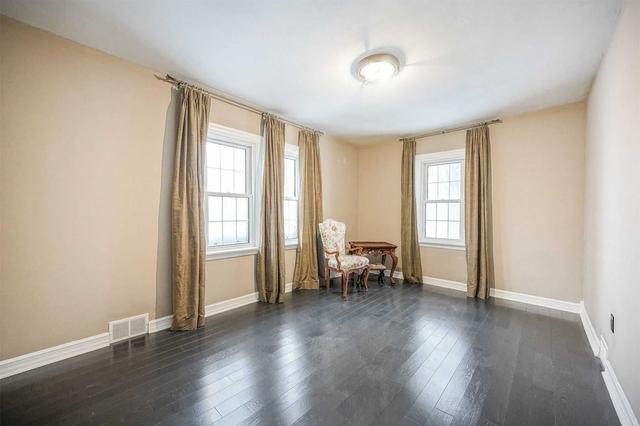 993 Caledonia Rd, House detached with 3 bedrooms, 3 bathrooms and 8 parking in Toronto ON | Image 3