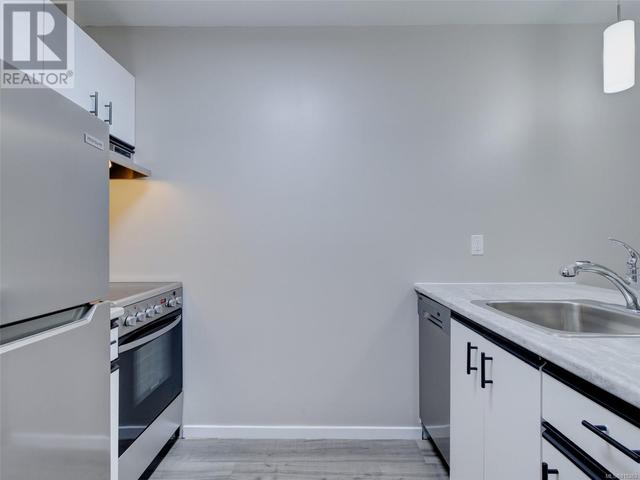 308 - 3277 Quadra St, Condo with 0 bedrooms, 1 bathrooms and 1 parking in Saanich BC | Card Image