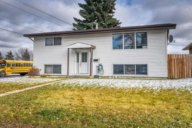 902 34 Street Se, House detached with 4 bedrooms, 2 bathrooms and 4 parking in Calgary AB | Image 1