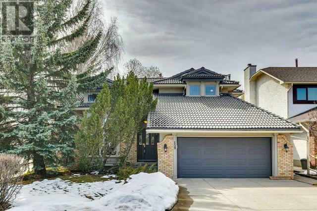 159 Woodhaven Place Sw, House detached with 4 bedrooms, 3 bathrooms and 4 parking in Calgary AB | Image 1
