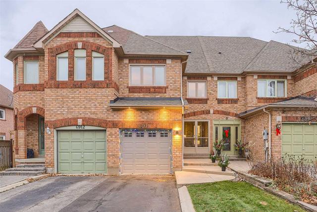 6914 Glory Crt, House attached with 3 bedrooms, 4 bathrooms and 3 parking in Mississauga ON | Image 1