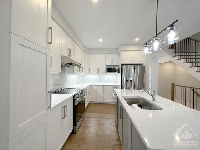 505 Hitzlay Terrace, Townhouse with 3 bedrooms, 3 bathrooms and 2 parking in Ottawa ON | Image 5
