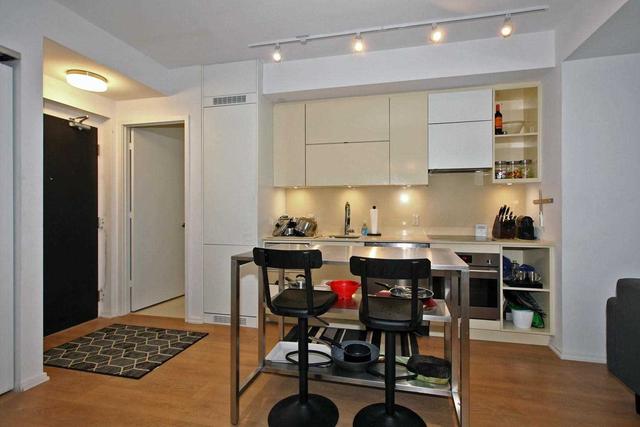 2813 - 125 Peter St, Condo with 2 bedrooms, 2 bathrooms and 1 parking in Toronto ON | Image 5