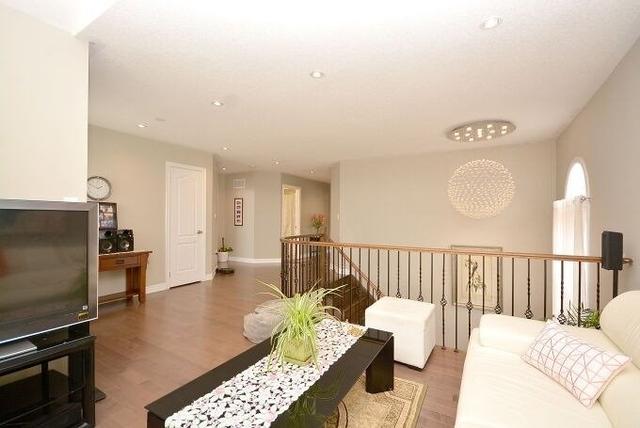29 Kezia Cres, House detached with 4 bedrooms, 4 bathrooms and 6 parking in Caledon ON | Image 6