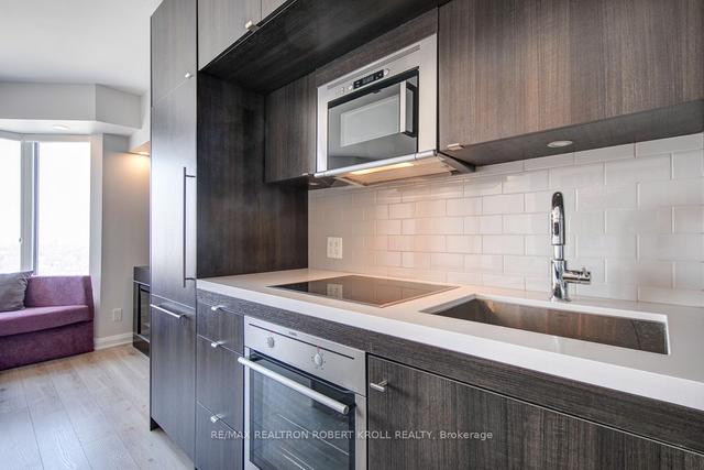 2818 - 155 Yorkville Ave, Condo with 2 bedrooms, 2 bathrooms and 1 parking in Toronto ON | Image 4