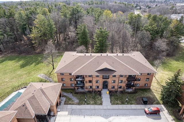 236 - 10 Coulter St, Condo with 2 bedrooms, 1 bathrooms and 1 parking in Barrie ON | Image 1
