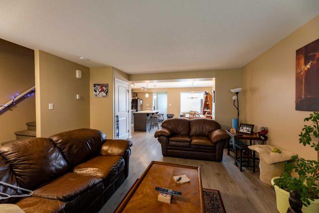 334b Boutin Avenue, Home with 3 bedrooms, 2 bathrooms and 4 parking in Hinton AB | Image 3