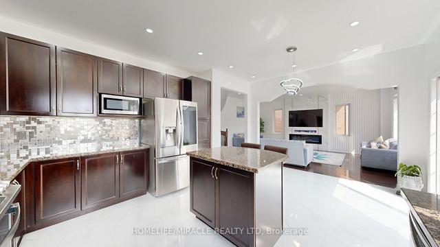 20 Oakhaven Rd, House detached with 5 bedrooms, 6 bathrooms and 7 parking in Brampton ON | Image 3