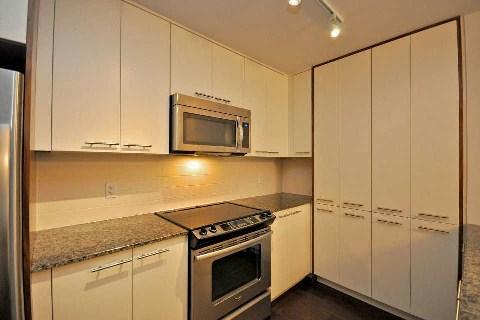th101 - 1 Valhalla Inn Rd, Townhouse with 3 bedrooms, 3 bathrooms and 1 parking in Toronto ON | Image 7