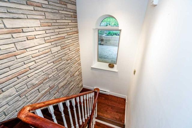 24 St Vincent St, House detached with 4 bedrooms, 2 bathrooms and 4 parking in Barrie ON | Image 10