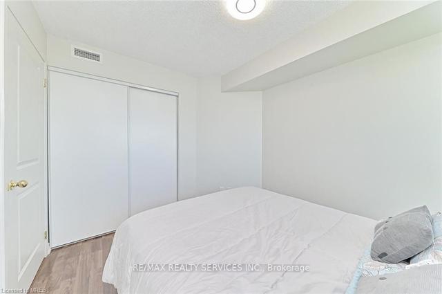 2201 - 9 George St, Condo with 2 bedrooms, 1 bathrooms and 1 parking in Brampton ON | Image 22