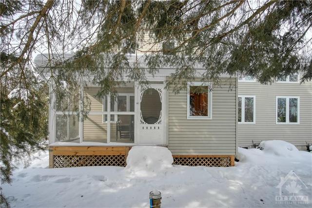 19867 Kenyon Concession 1 Road, House detached with 3 bedrooms, 2 bathrooms and 8 parking in North Glengarry ON | Image 2