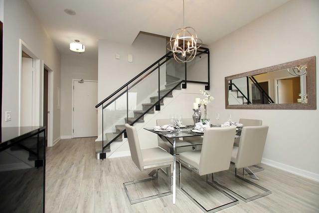 th6 - 33 Singer Crt, Townhouse with 2 bedrooms, 3 bathrooms and 1 parking in Toronto ON | Image 2