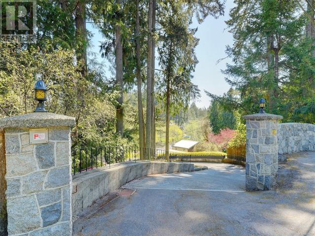 4817 Prospect Lake Rd, House detached with 2 bedrooms, 3 bathrooms and 2 parking in Saanich BC | Image 29